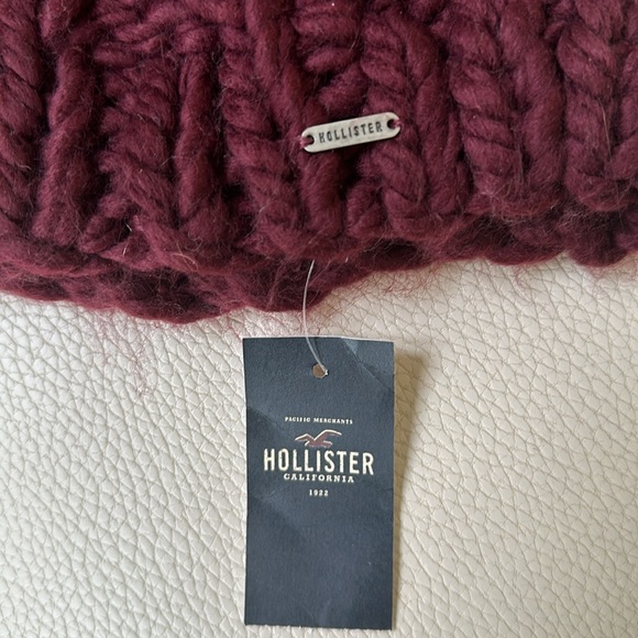 Hollister Burgundy Chunky Knit Pom Pom hat NWT ! - Picture 2 of 4